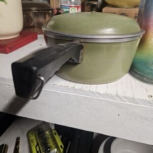 Olive Green Non-Stick Saucepan with Lid